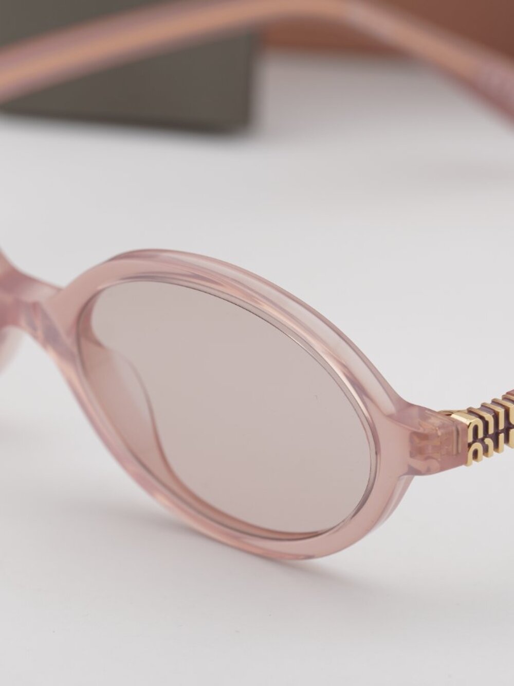 Miu Miu MU04ZS 20I60V Oval Sunglasses – Opaline Pink\Pink - Picture 4 of 7